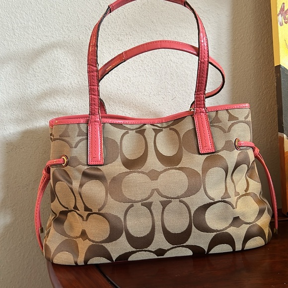 Signature canvas with leather Shoulder Bag - Picture 4 of 6